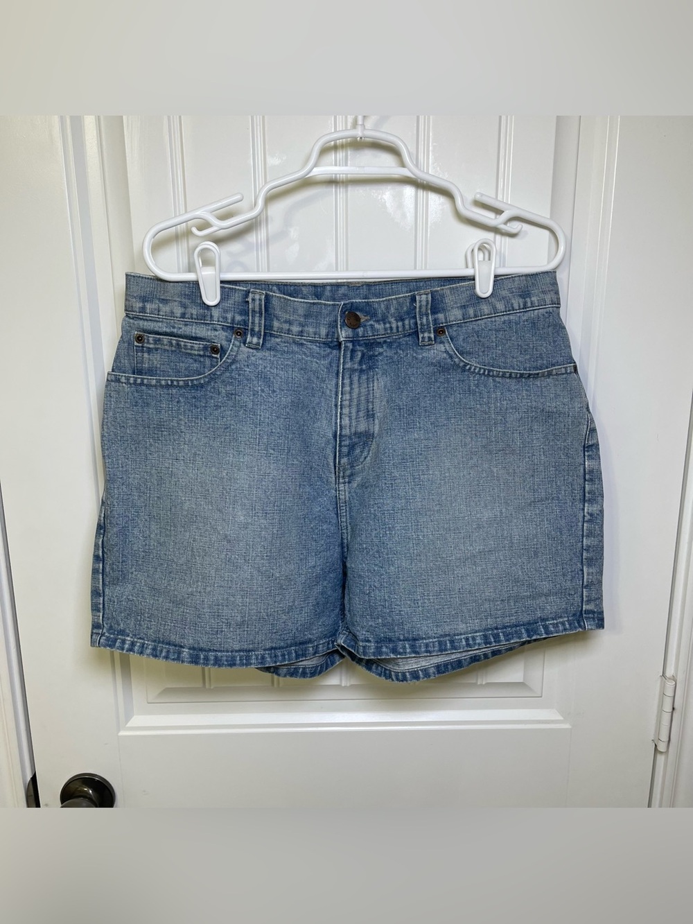 Vtg Riveted by Lee Women’s 14 High-Rise Light Blue Denim Jean Mom Shorts Summer